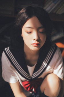 压在窗户上